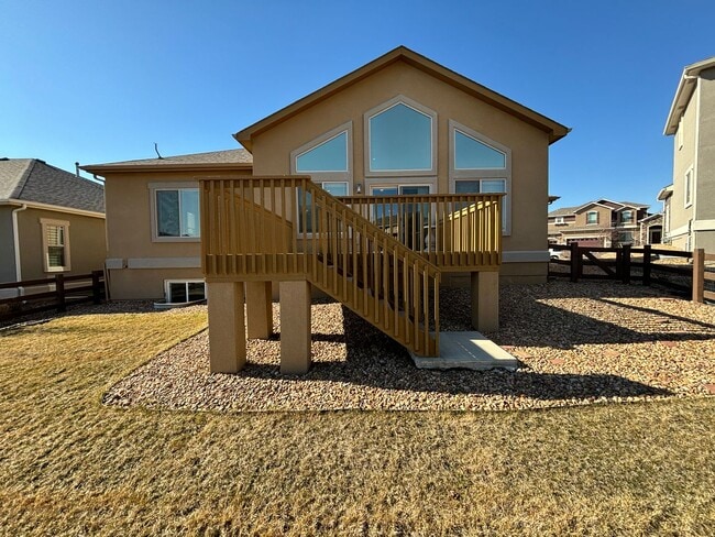 Building Photo - Stunning 5 Bedroom 3 Bathroom Home in Johnstown with Finished Basement!