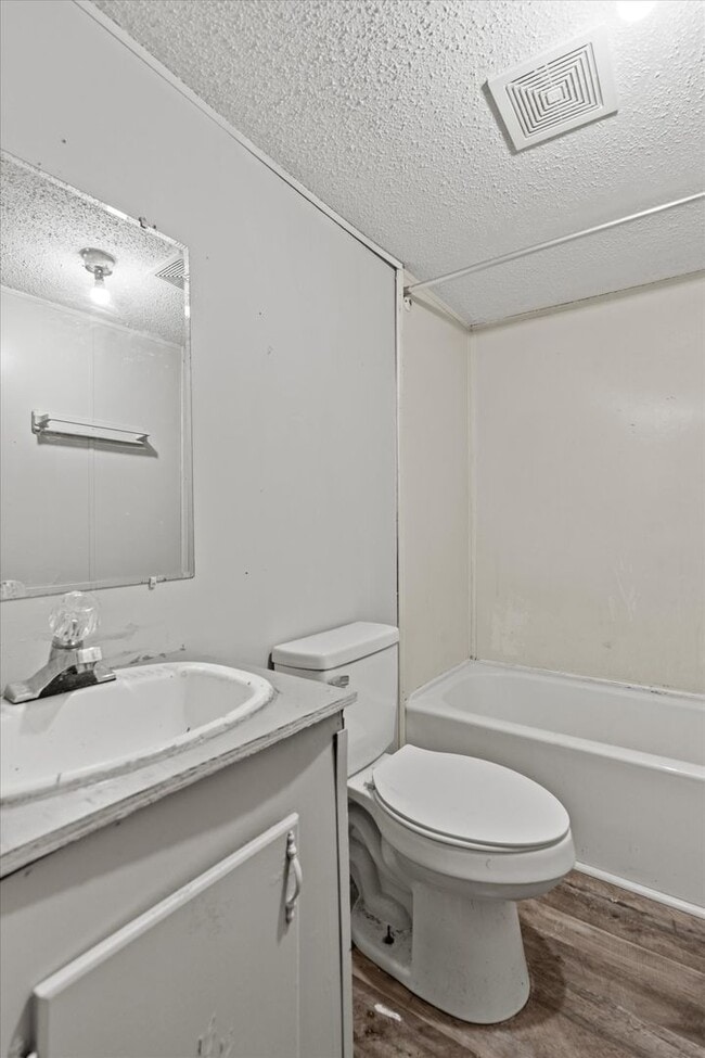 Building Photo - Beautifully Updated 3BR/2BA Trailer in Mus...