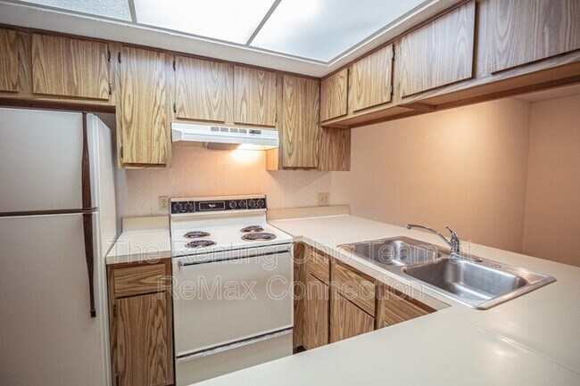 Building Photo - 6486 Reflections Dr