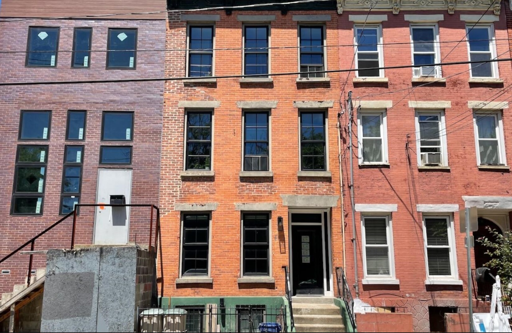 Building Photo - 320 6th St