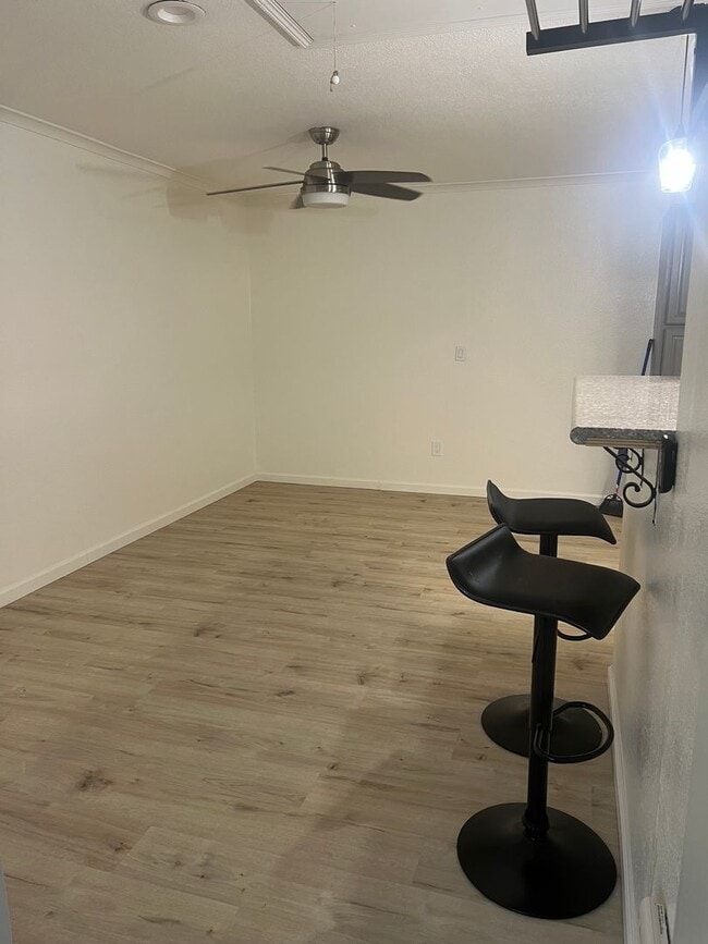 Building Photo - Charming 1 bedroom home