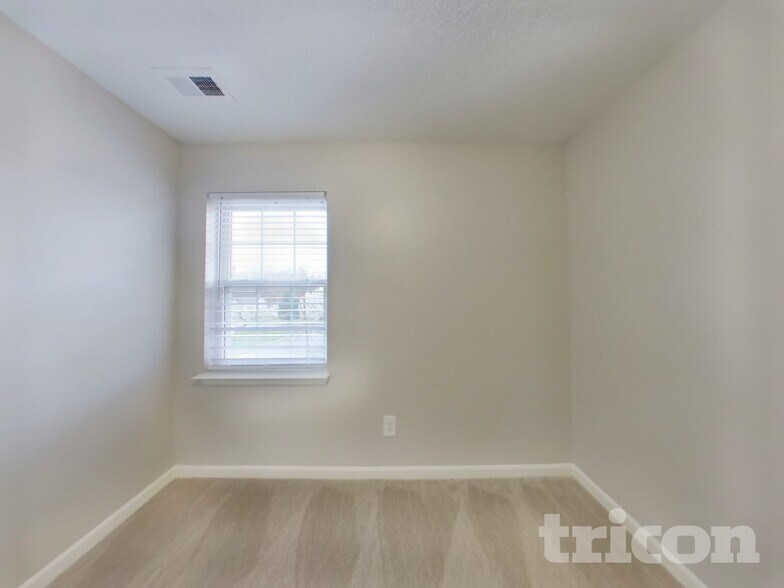 Building Photo - 5940 Briggs Dr