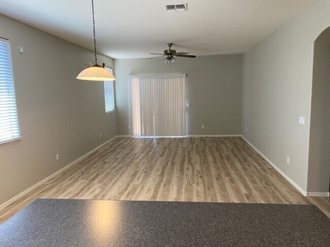 Building Photo - 3 Bed 2 Bath home in Bell West Ranch