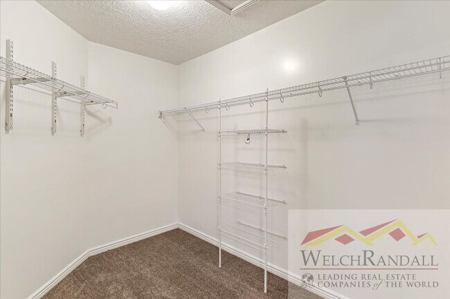Building Photo - Very Spacious 2 Bedroom 3 Bath Ogden Home