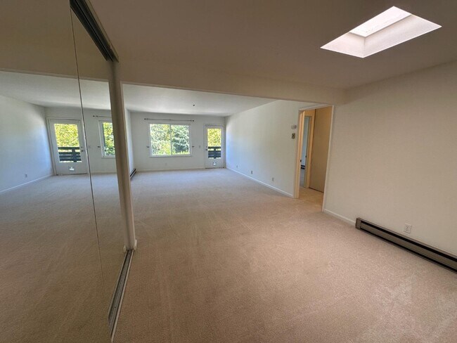Building Photo - 4004 Farm Hill Blvd