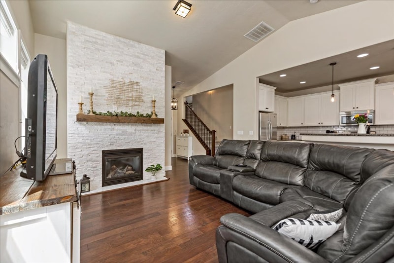 Building Photo - 514 N Vandries Way