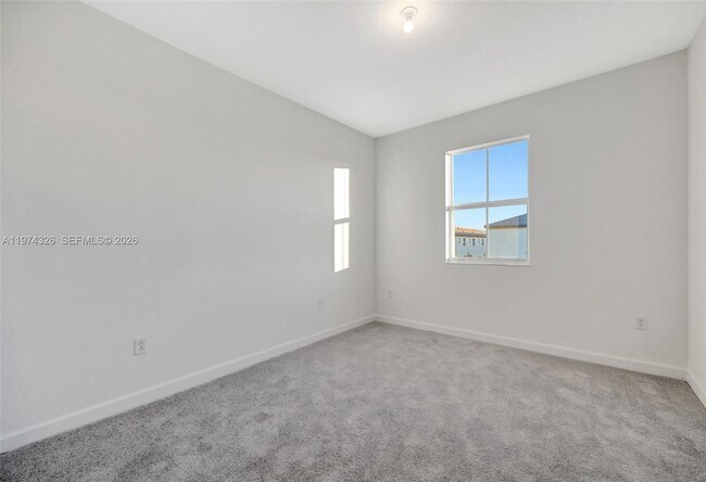 Building Photo - 2574 SE 25th Ct