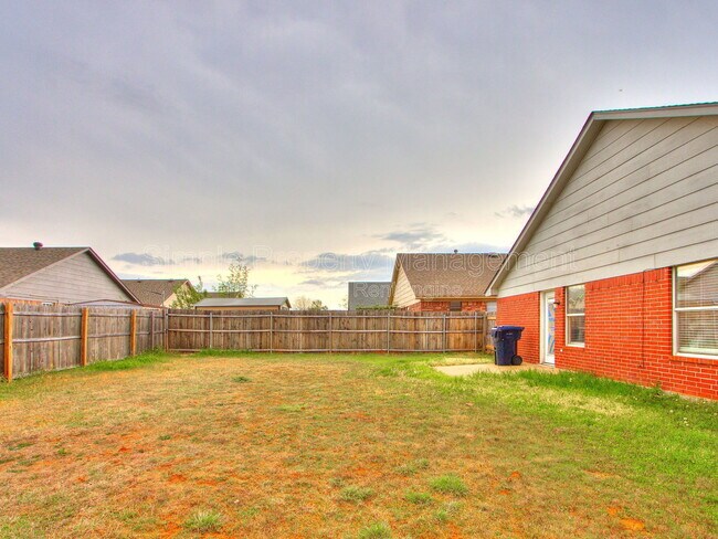 Building Photo - 3221 SW 103rd Pl