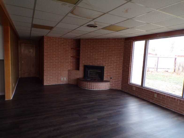 Building Photo - 128 E Yucca Ave