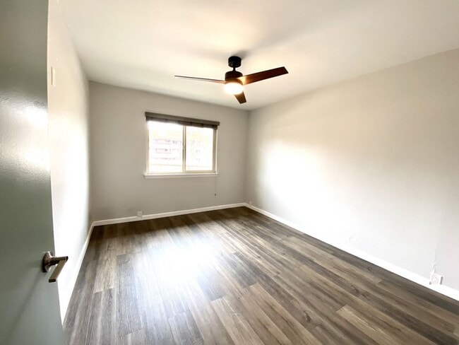Building Photo - 1 Bedroom, 1 Bathroom condo in Friars Pointe HOA