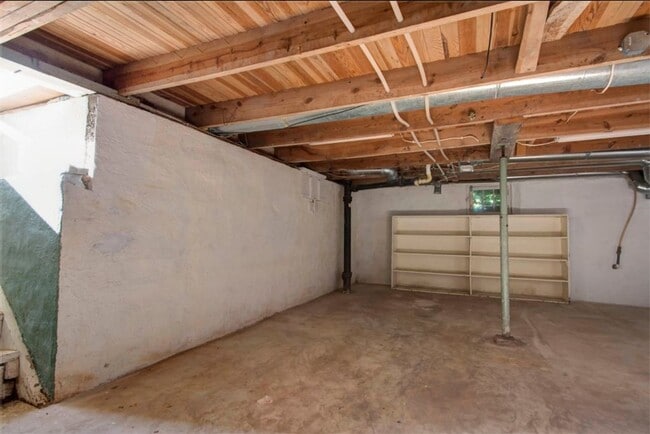 Building Photo - 2 bed 1 bath 792 sqft