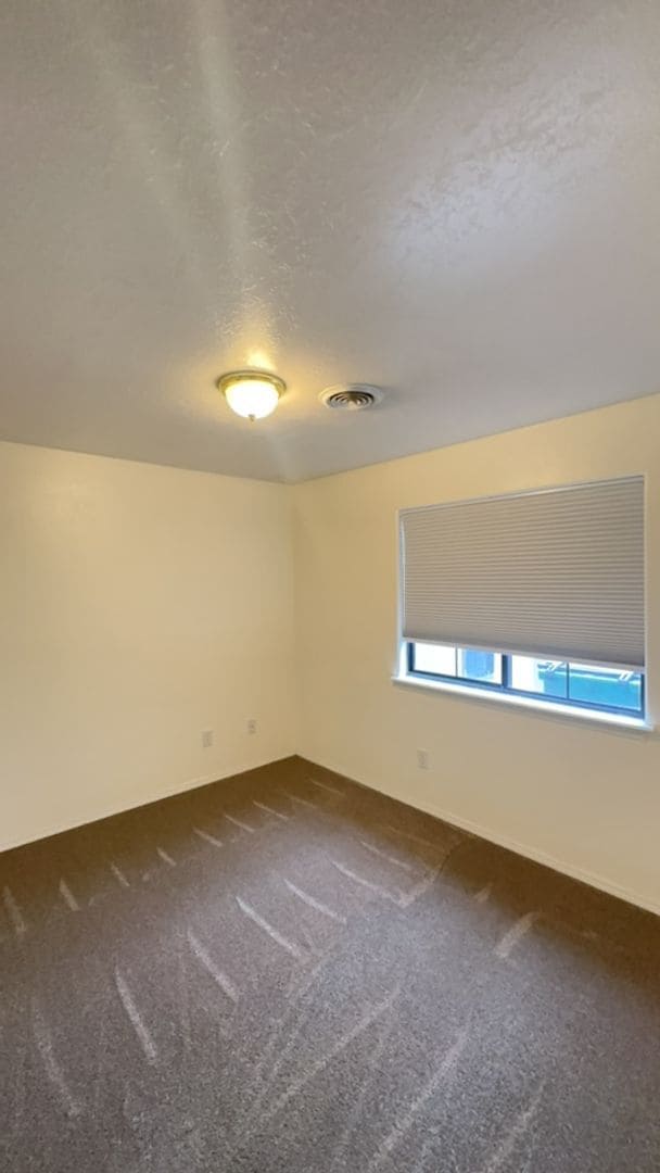 Building Photo - Beautiful 3 Bedroom Home 87402