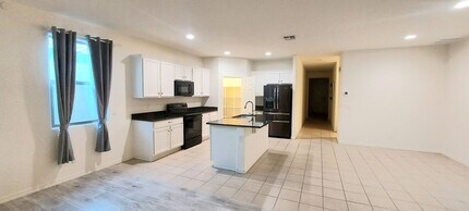 Building Photo - "COMING SOON" Lovely 3 Bedroom Home in Gre...