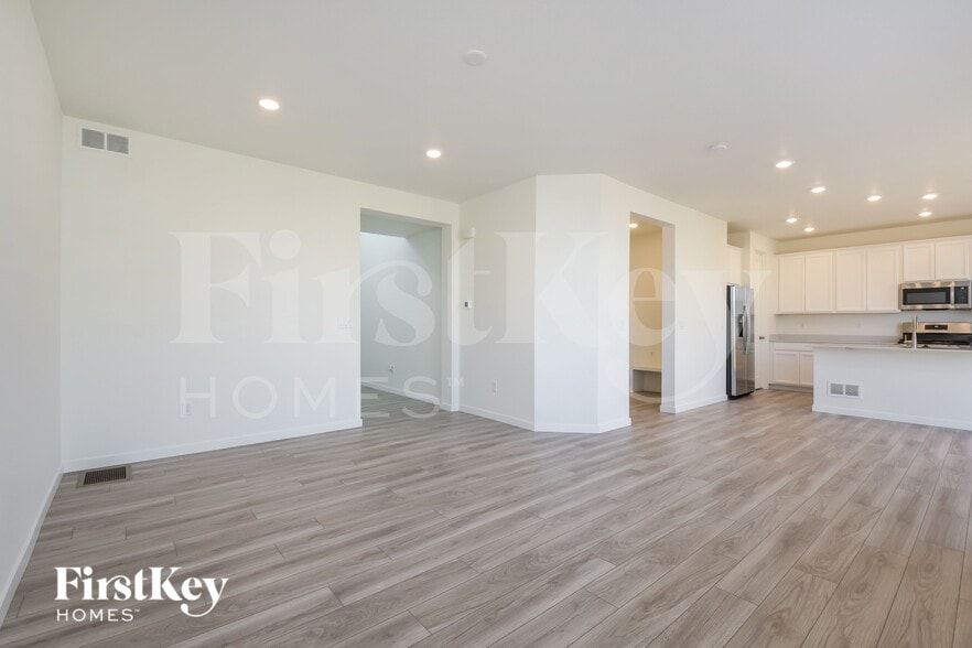 Building Photo - 10995 Uvalda St