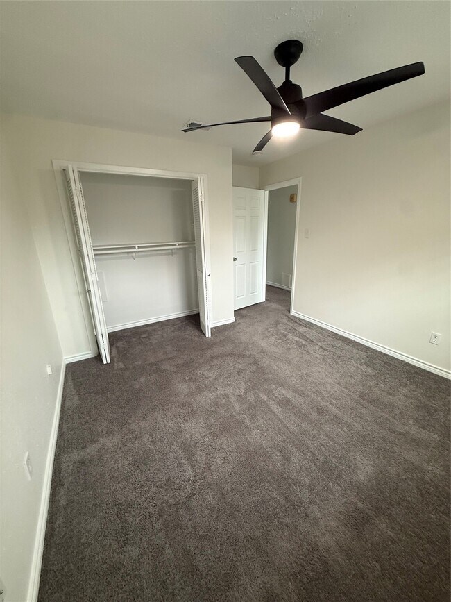 Building Photo - 2318 Aprilmont Dr