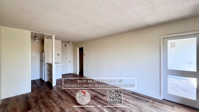 Building Photo - Beautiful sunny top floor condo, includes ...