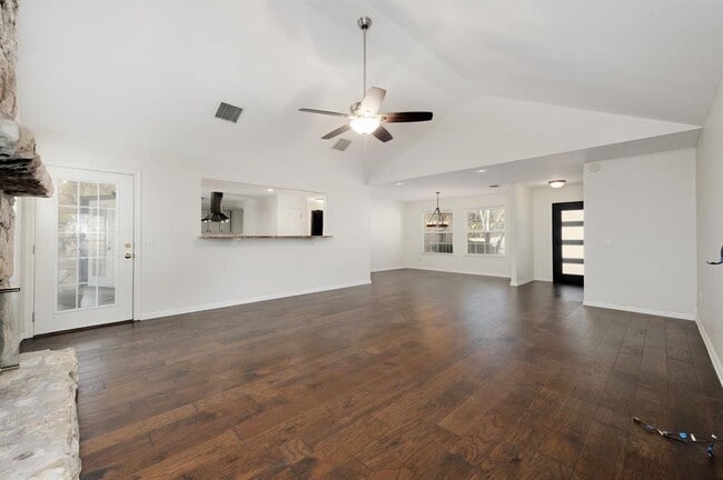 Building Photo - 810 Meadow Oaks Dr