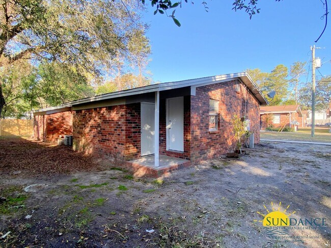 Building Photo - Great 2 Bedroom Unit in Fort Walton Beach