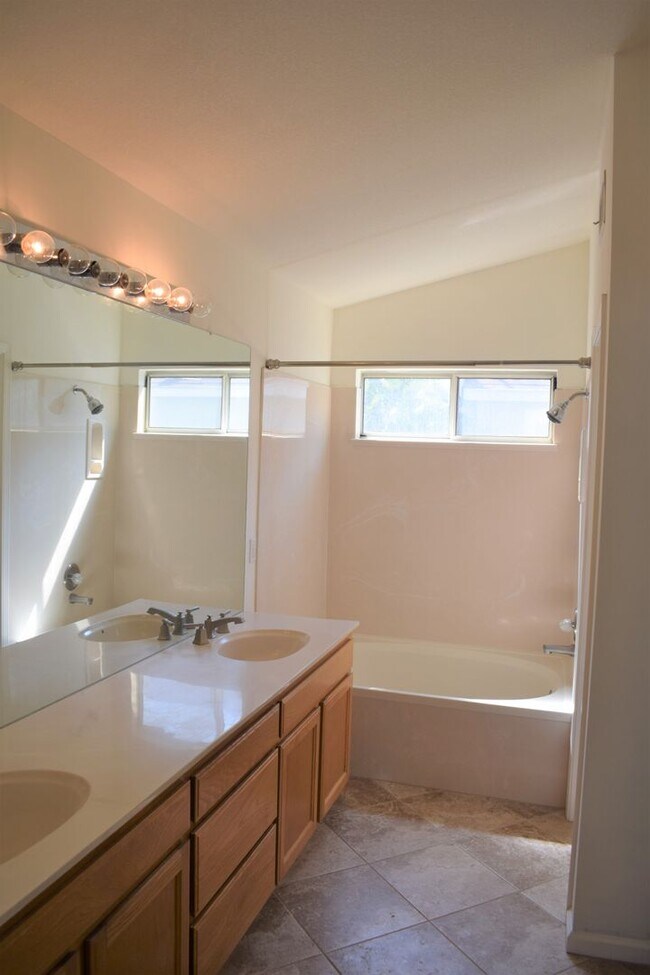 Building Photo - 9456 Cedarview Way