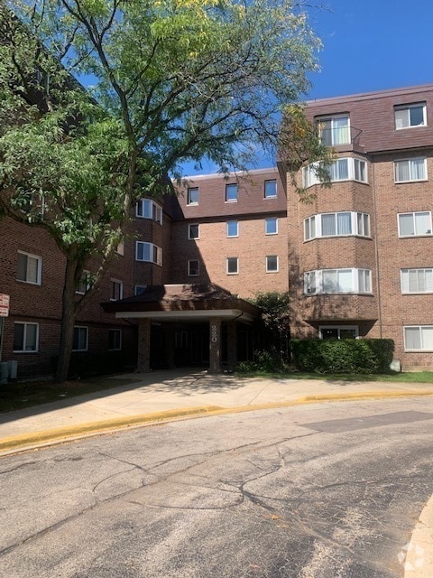 Building Photo - 220 S Roselle Rd