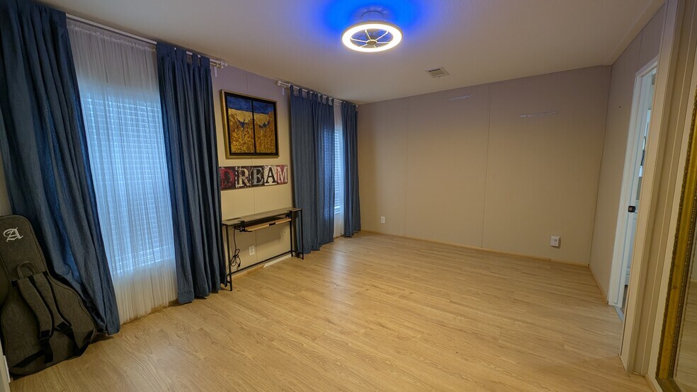 Building Photo - 3023 SW 50th St