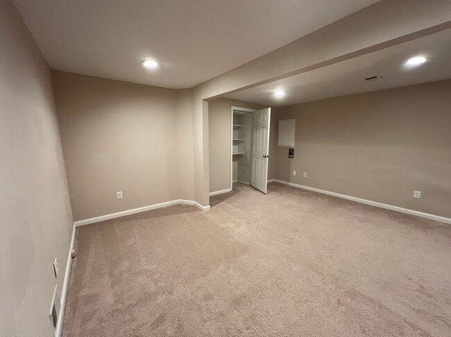 Building Photo - 129 Lamont Ln