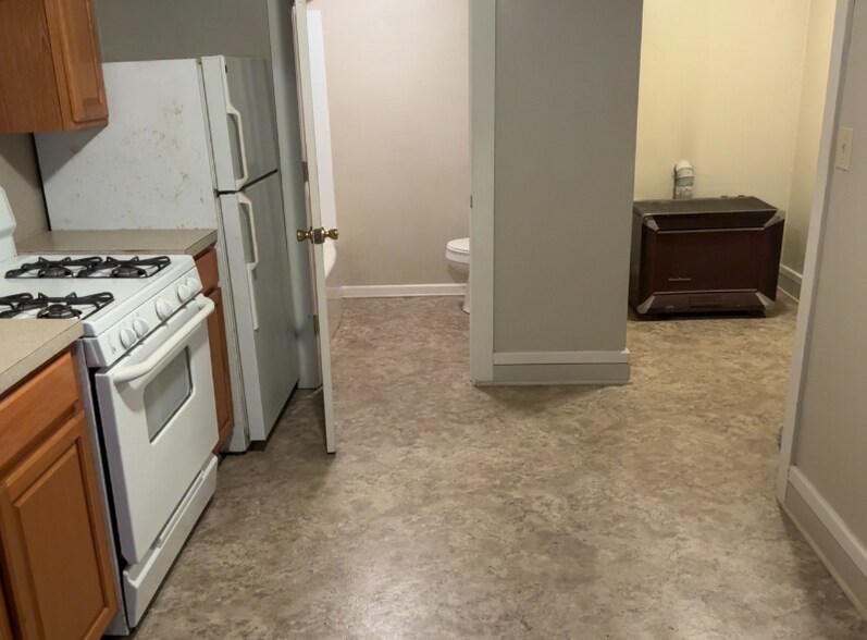 Building Photo - 535 Main St