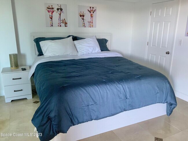 Building Photo - 877 N Hwy A1A