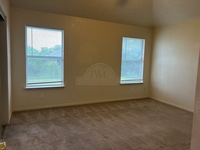 Building Photo - 4004 Riverrock Dr