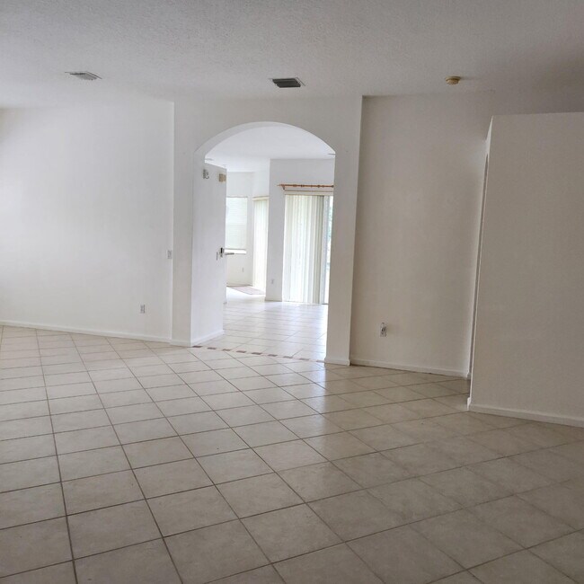 Building Photo - 2018 Reston Cir