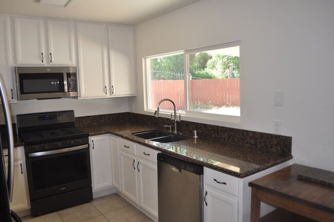Building Photo - 4BR/2BA Single Family Poway Home “Single L...