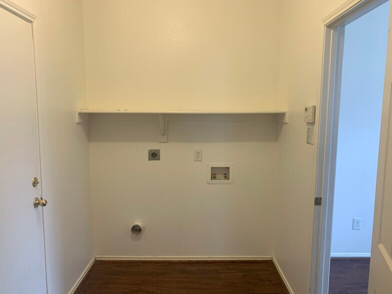 Building Photo - 3204 Paradise Valley Dr