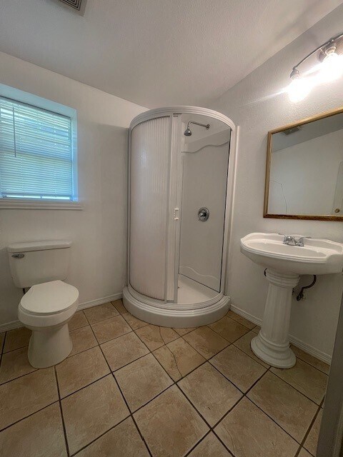 Building Photo - 814 Cameron Ave