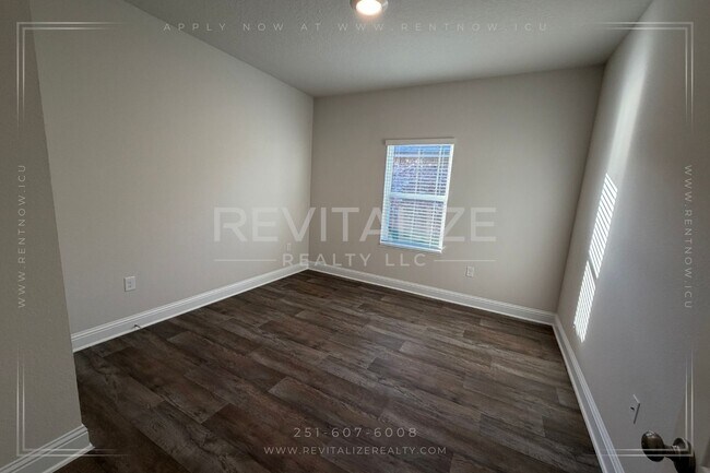 Building Photo - 14901 Dayton Cir