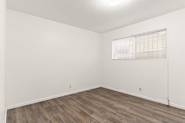 Building Photo - 2674 Parker Ave