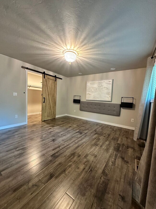 Building Photo - Beautifully Remodeled 3 Bedroom, 2 Bathroom Home – Move-In Ready!