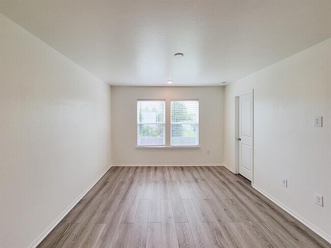 Building Photo - 16230 Dutton Clover Dr