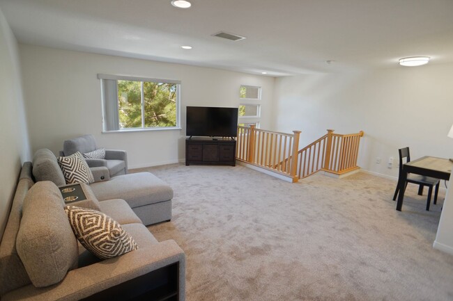 Building Photo - FULLY FURNISHED Stevenson Ranch Townhome