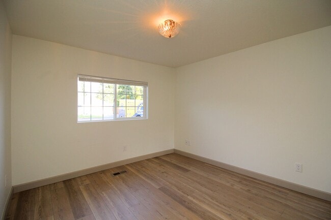 Building Photo - 11318 NE Siskiyou St