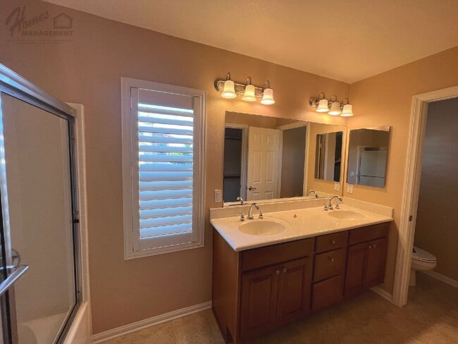 Building Photo - Homes Management - 2 Bed, 2 Bath Townhouse...