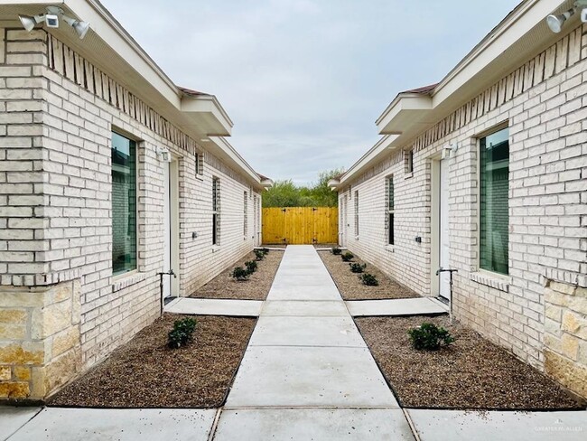 Building Photo - 1201 W Garfield Ave