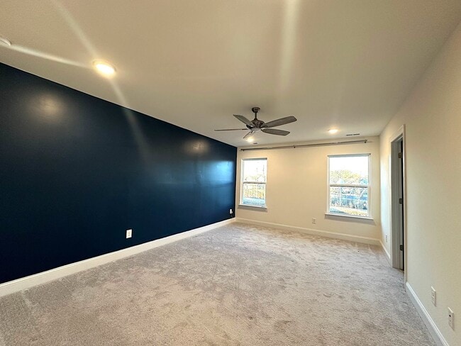 Building Photo - HARRISBURG TOWNHOME