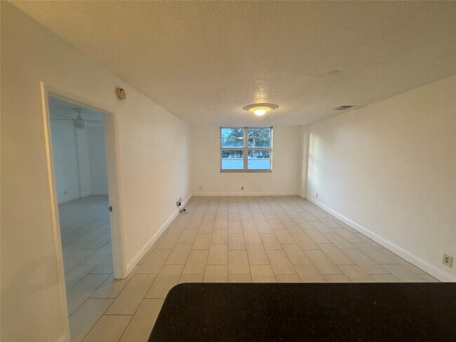 Building Photo - 336 N Birch Rd