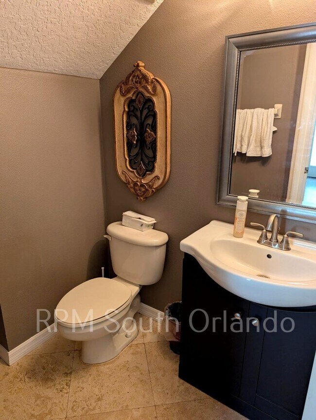 Building Photo - Spacious 4–5 Bedroom Home for Rent in Gate...
