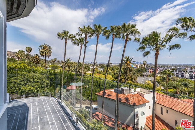 Building Photo - 1541 Selma Dr