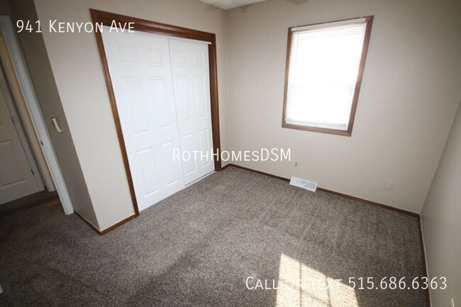Building Photo - 941 Kenyon Ave