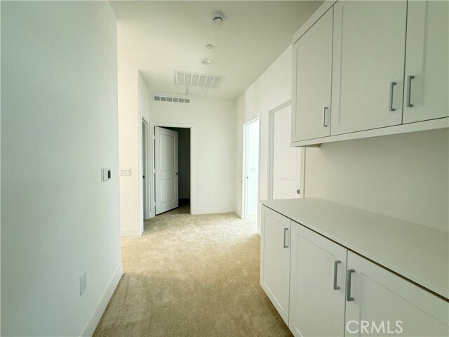 Building Photo - 301 Shoveler