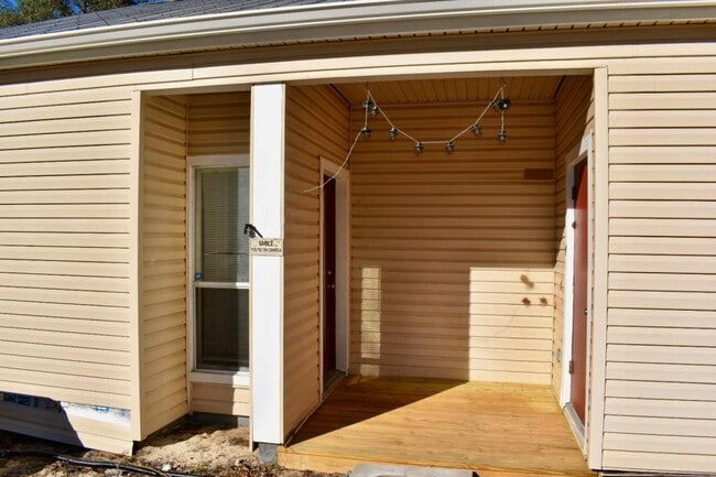 Building Photo - 5220 SW 21st Pl