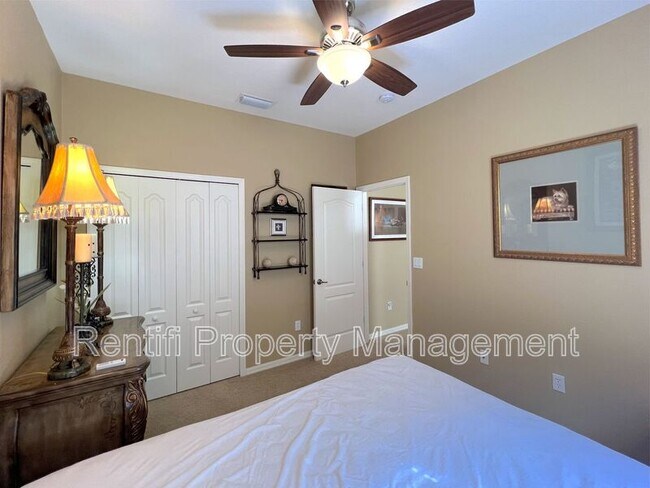 Building Photo - 11915 Country Day Cir