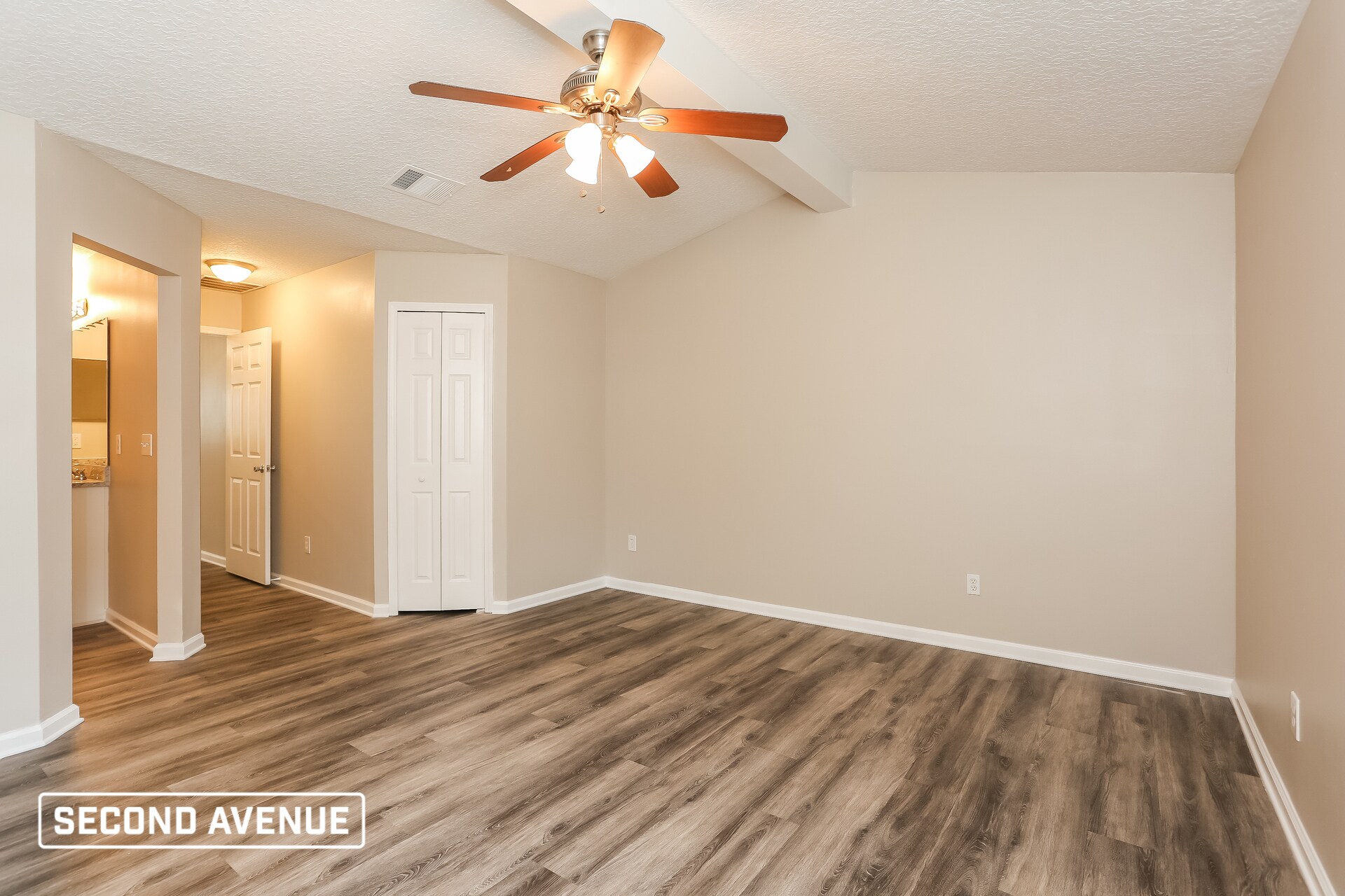 Building Photo - 10659 Sandy Oaks Dr